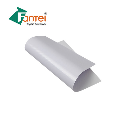 Biểu ngữ Pvc trắng 13oz quảng cáo nhiều lớp nóng với độ bền xé tốt