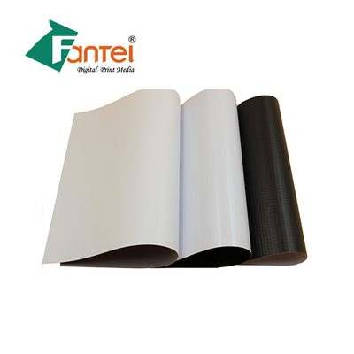 Biểu ngữ chặn PVC nhiều lớp lạnh 13oz, Cuộn biểu ngữ Uốn cong chặn mặt sau màu xám